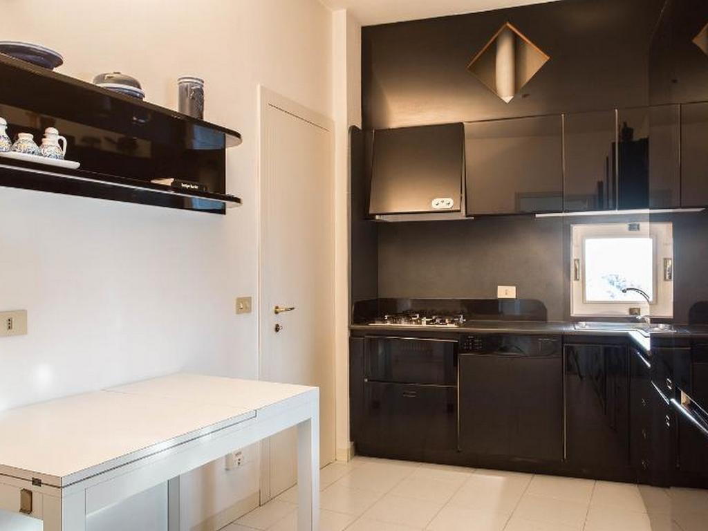 Roomy Apartment Duomo & San Babila Milaan Buitenkant foto